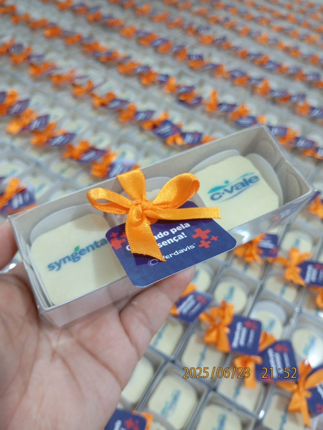Caixa com 3 bombons personalizados