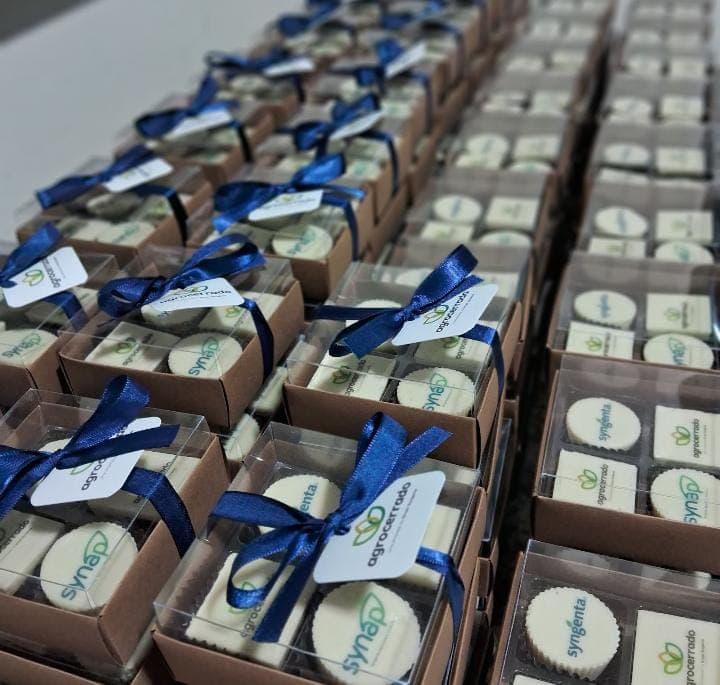 Caixa com 4 bombons personalizados